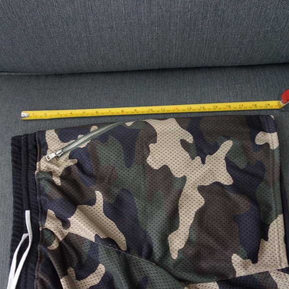 Elwood Camo Size M Shorts with Zipper Pockets 100% Polyester Made in China - Picture 8 of 10